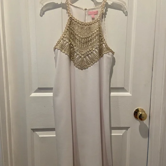 lilly pulitzer graduation dress Maxi Dress With Sleeves Graduation Lilly Pulitzer Long Dresses A Woman In A White Dress Is